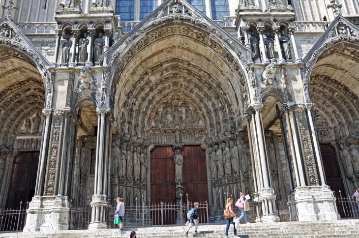 CHARTRES LA CATHEDRALE