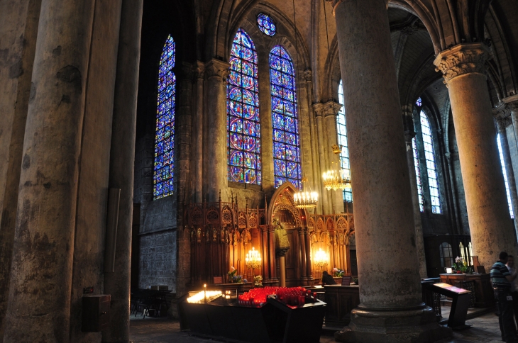 VITRAUX CATHEDRALE DE CHARTRES