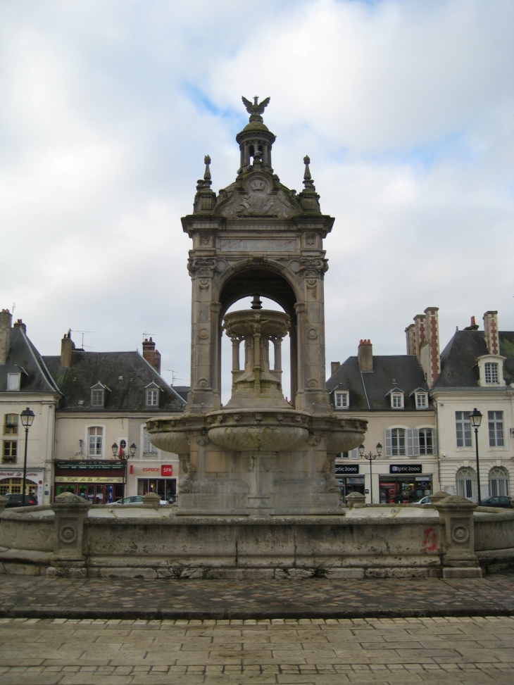 Fontaine. - Châteaudun