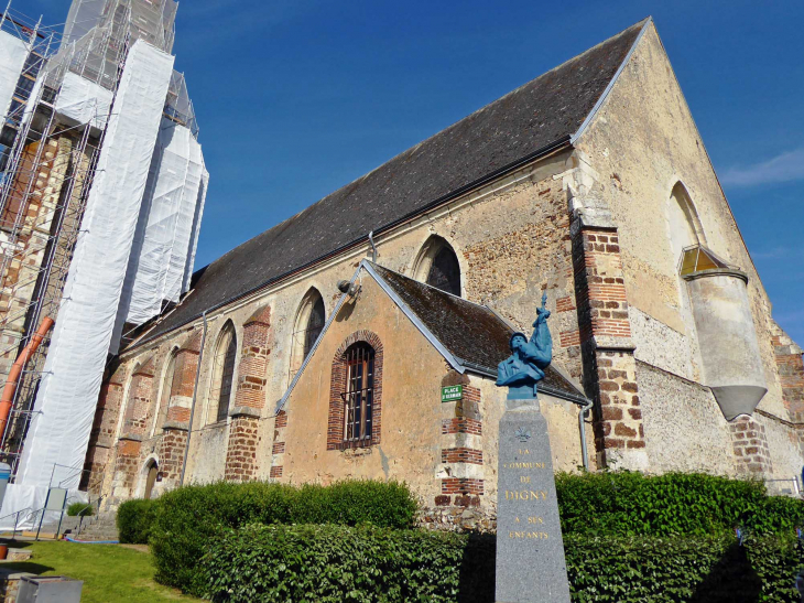 L'église en cours de rénovation - Digny