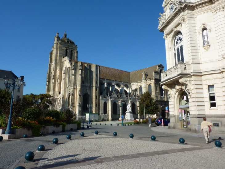 Eglise St Pierre  XIIIème - Dreux