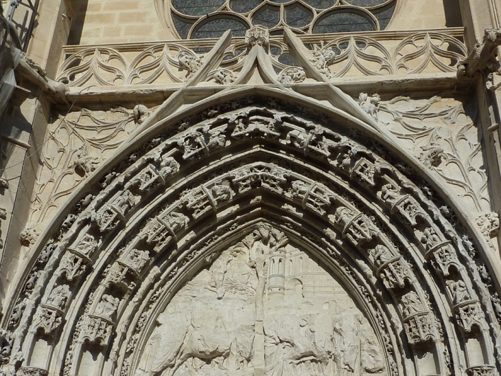 Tympan  de l'église St Pierre - Dreux