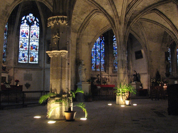 Dans l'église . - Dreux