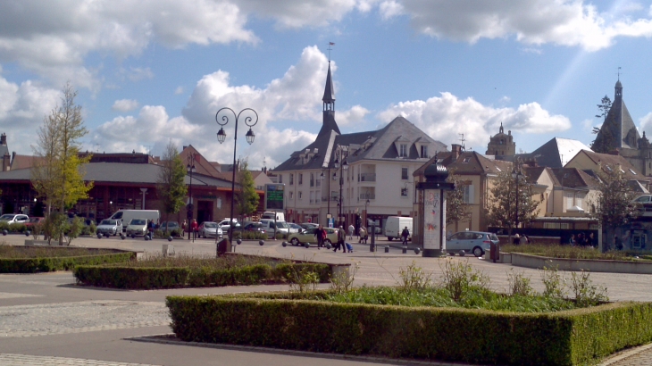 Place Mésirard , devant la médiathèque - Dreux