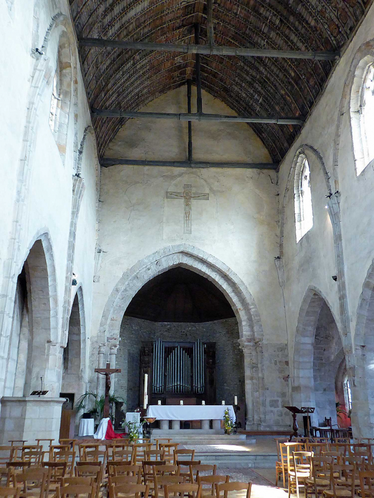 L'intérieur de l'église Saint Pierre - Épernon