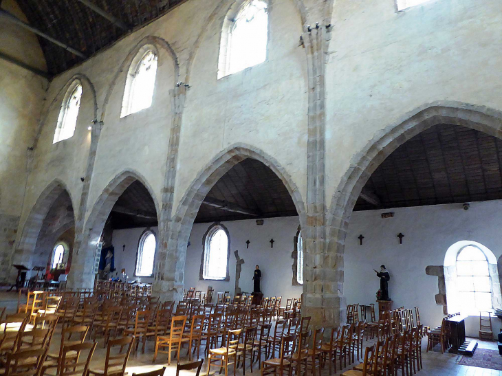 L'intérieur de l'église Saint Pierre - Épernon