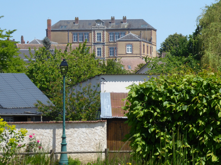 Vue sur le siège de la communauté de communes - Illiers-Combray