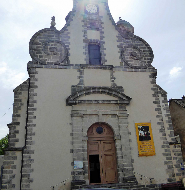 La façade de l'église Saint Pierre - Maintenon