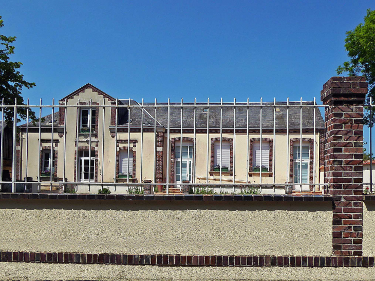 La mairie - Montigny-le-Chartif