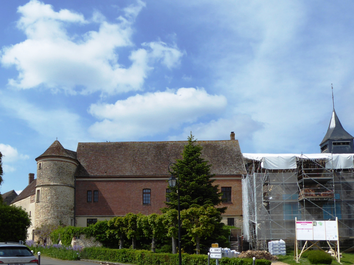 Le château et l'église - Néron