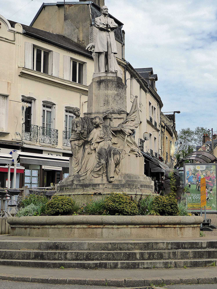 Statue de Paul Dsechanel Président de la République - Nogent-le-Rotrou