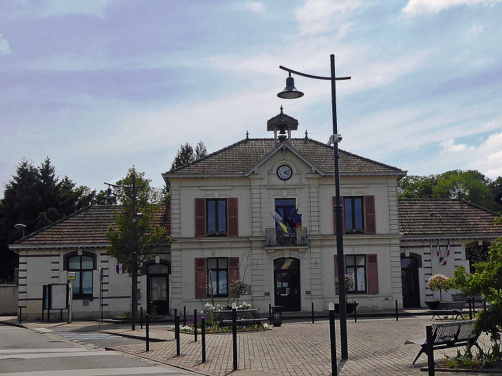 Place de la mairie - Pierres