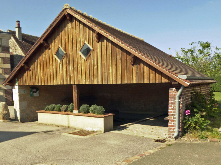 Le lavoir - Saint-Bomer