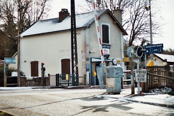 La gare et passage à niveaux - Saint-Piat