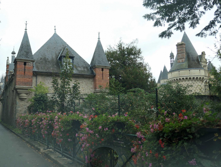 Le château d'Escrimont - Saint-Symphorien-le-Château