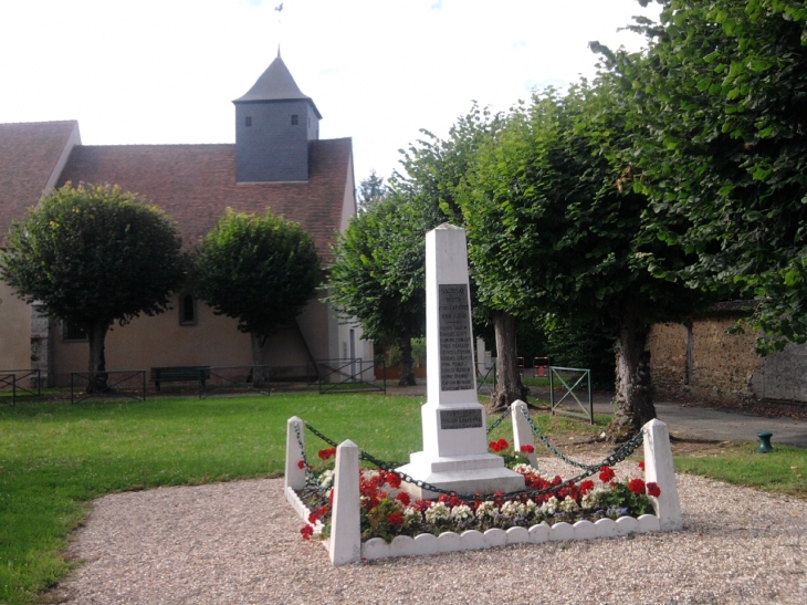 Monument aux morts et église - Saussay