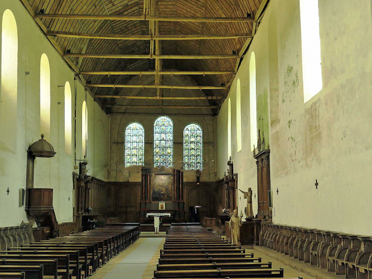 Dans l'église - Thiron Gardais