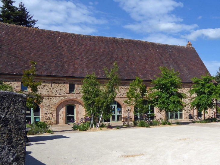 Abbaye de la Sainte Trinité : grange dimière - Thiron Gardais