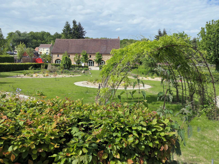 Abbaye de la Sainte Trinité :  le jardin - Thiron Gardais