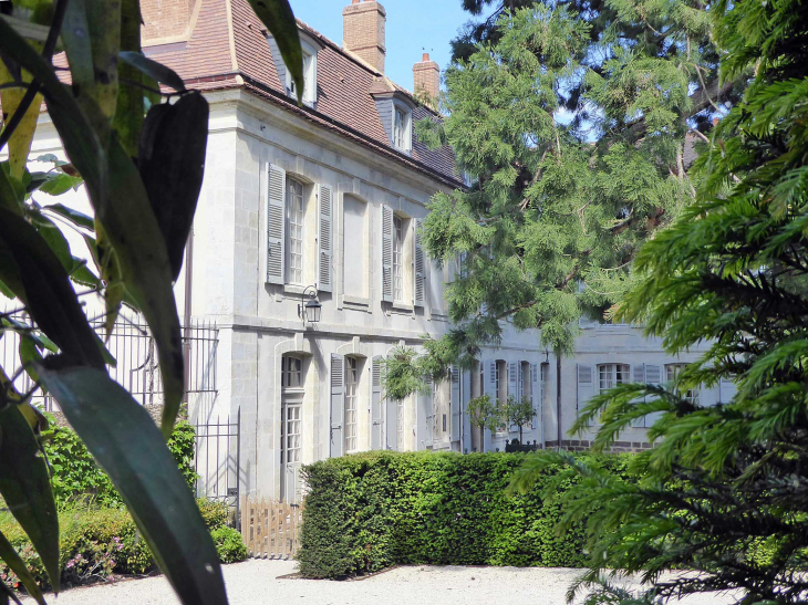 Vue sur le collège royal militaire - Thiron Gardais