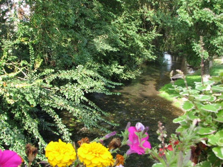 La rivière La Blaise près de la mairie - Vernouillet