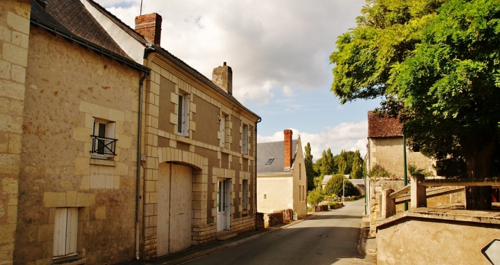 Le Village - Avon-les-Roches