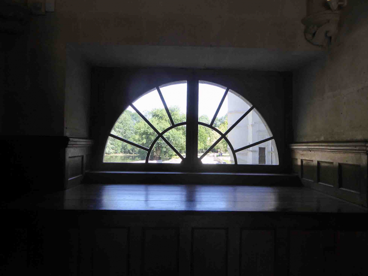 Le château : fenêtre sur l'Indre - Azay-le-Rideau