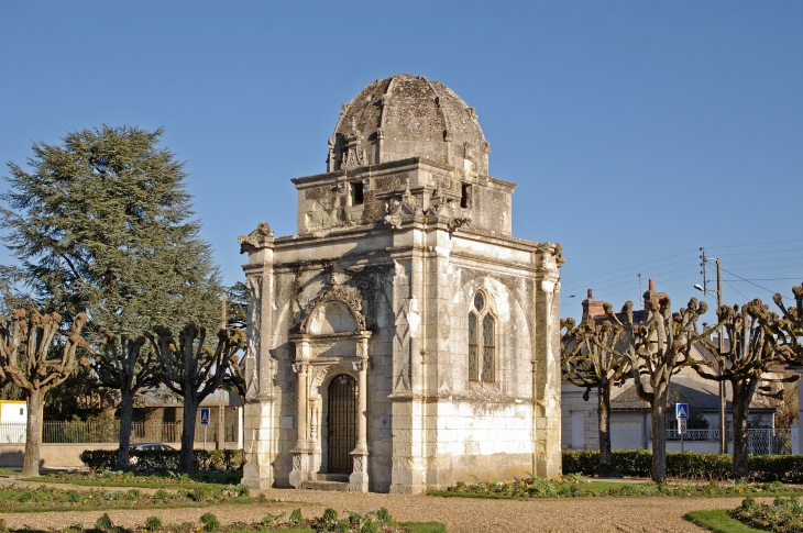 Chapelle Jehan de Saignés. Bléré 5indre-et-Loire)