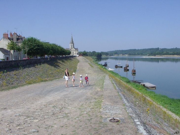 L'église et La Loire - Bréhémont