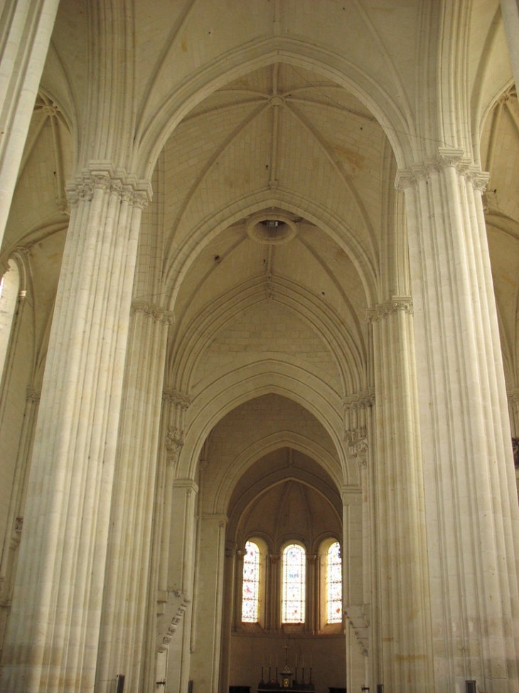 Intérieur de l'église - Candes-Saint-Martin