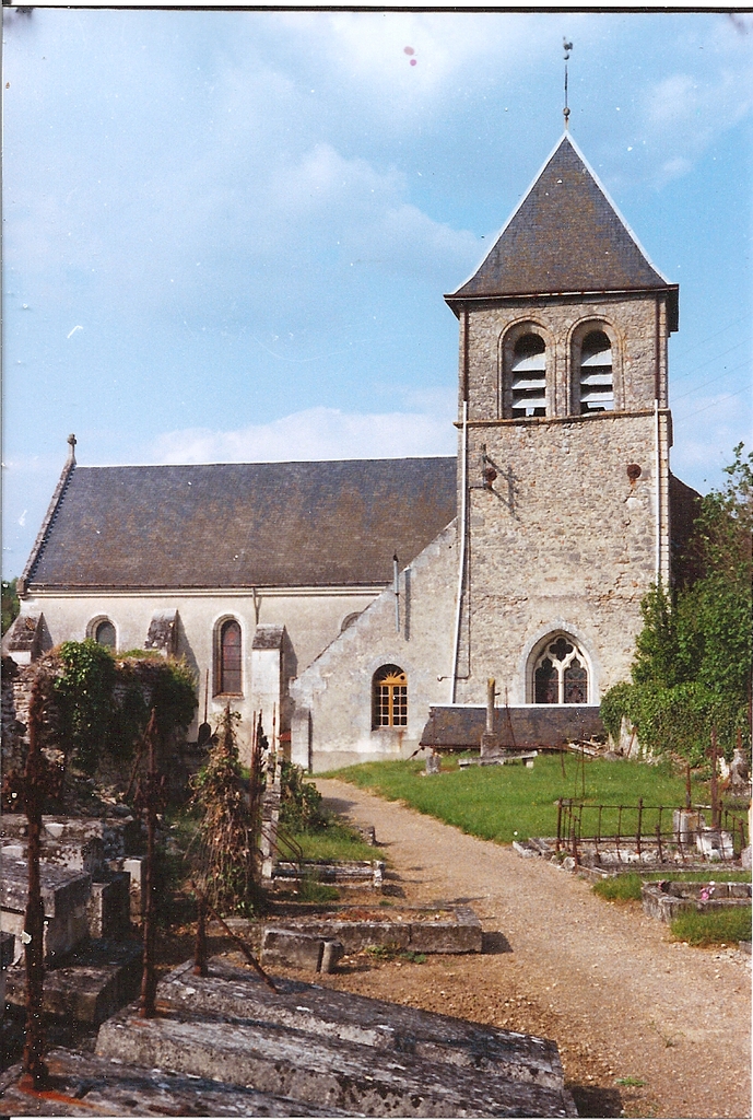 L'Église vue du Vieux cimetière - Chemillé-sur-Indrois