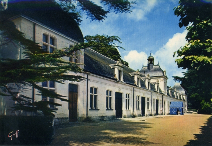 Les Communs du Château dans lesquels se trouve le Musée de Cire (carte postale de 1990) - Chenonceaux