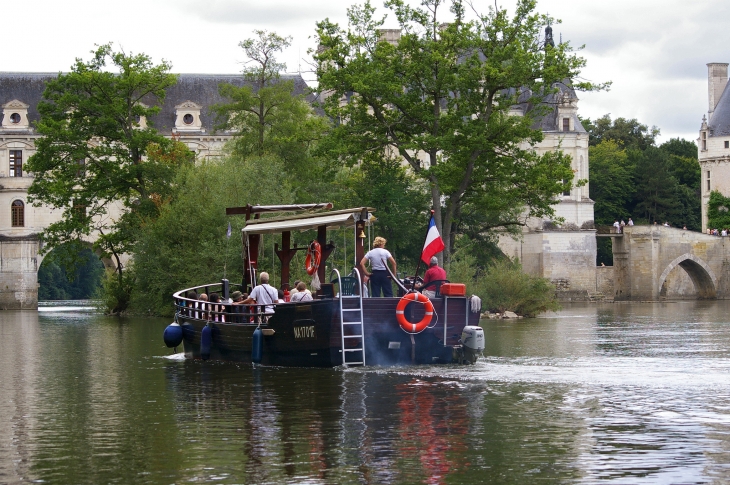 Croisière promenade sur la rivière Le-Cher.  Bateau  - Chenonceaux