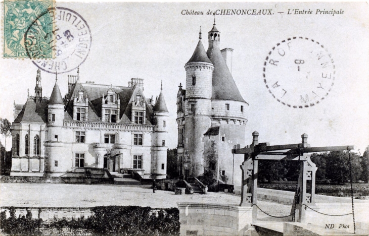 L'entrée principale; vers 1905 (carte postale ancienne). - Chenonceaux