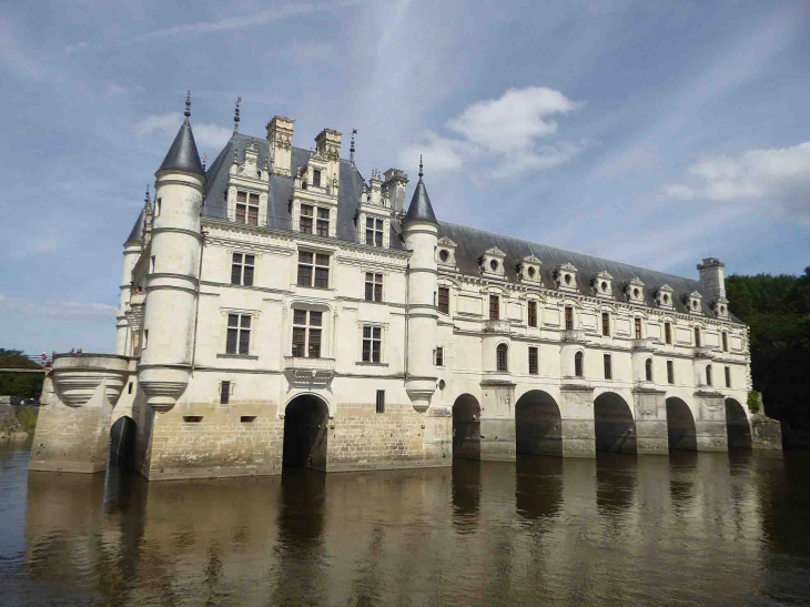 Le château de Chenonceau  : sur le Cher - Chenonceaux