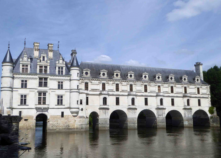 Le château de Chenonceau : sur le Cher - Chenonceaux