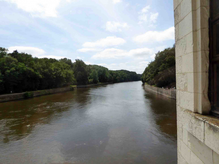 Le château de Chenonceau : le Cher vers l'ouest - Chenonceaux