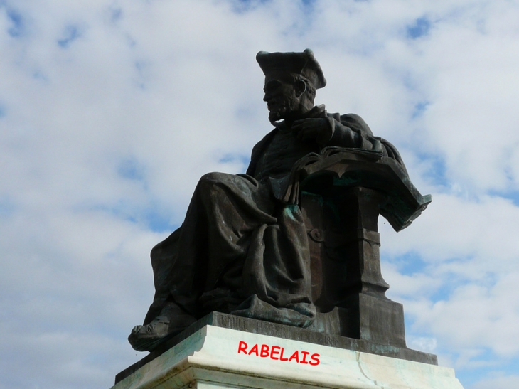 Statue de Rabelais - Chinon