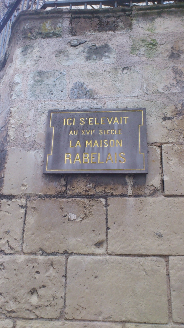 Plaque sur maison Rabelais photo Giliane Kaltenbach - Chinon