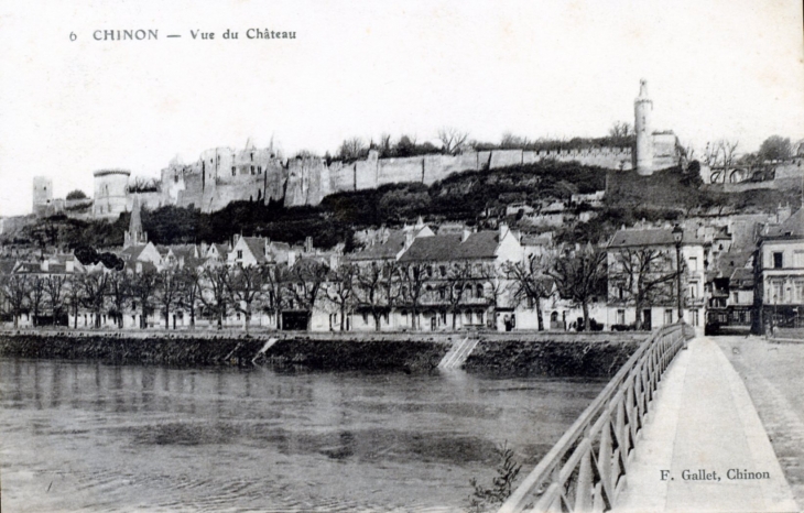 Vue du Château, vers 1910 (carte postale ancienne). - Chinon