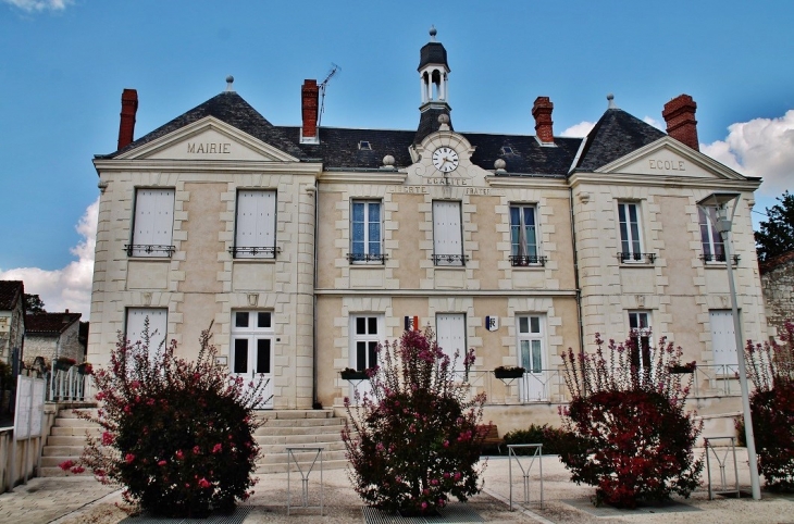 La Mairie - Courcoué