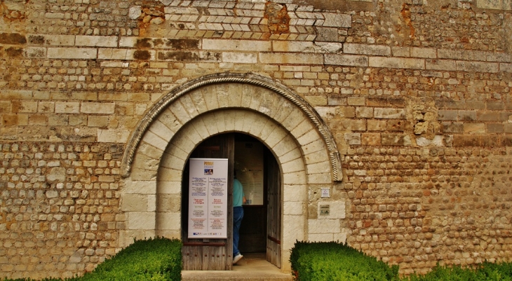 --église Carolingienne  Saint-Leger - Cravant-les-Côteaux