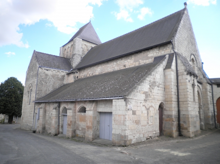 Façade-nord-de-l'église-notre-dame - Crouzilles