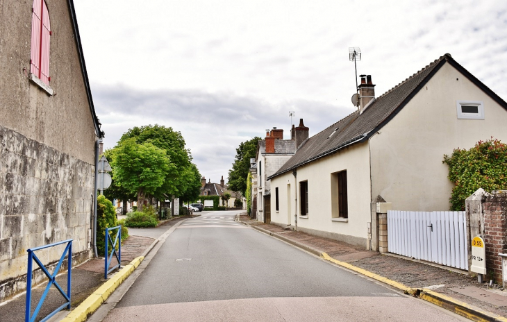 La Commune - Dame-Marie-les-Bois