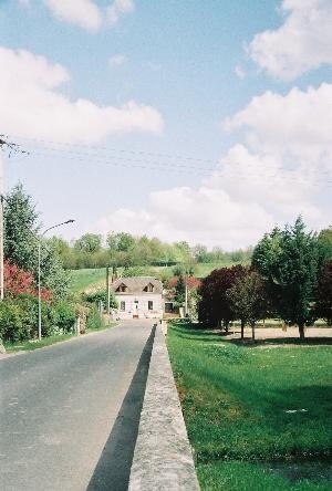 Devant l'ere de jeux - Esves-le-Moutier