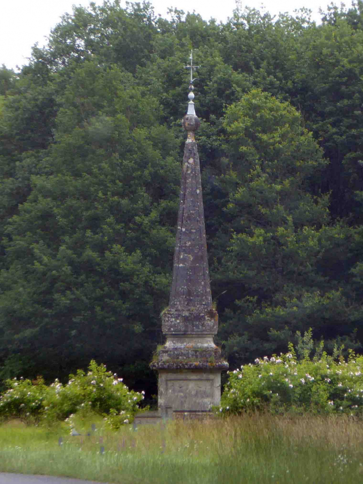 Pyramide (borne de chasse) - Genillé