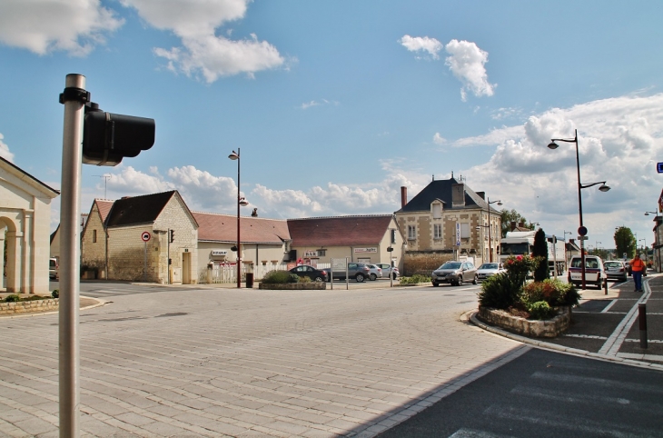 Le Village - La Celle-Saint-Avant