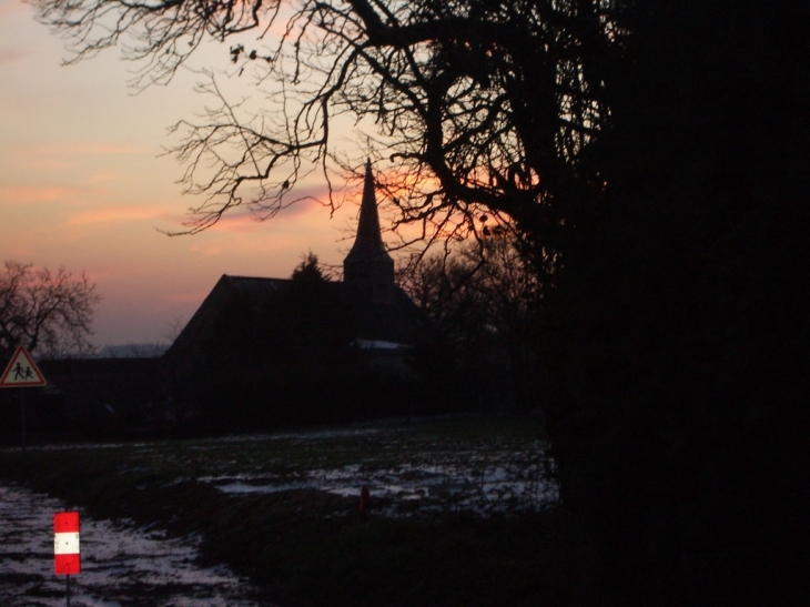 Coucher soleil sur l'église - La Ferrière