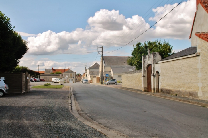 Le Village - La Tour-Saint-Gelin