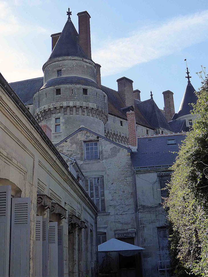 Le château vu de la rue Gambetta - Langeais